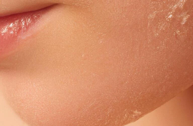 プロも愛用する、100%天然水の化粧水で肌を磨く